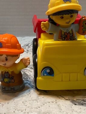 Fisher-Price Yellow Dump Truck Playset with 2 Construction Workers